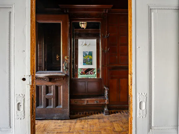 882 Park Place image 9 of 49