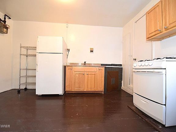 3rd image of 182 Franklin St APT 7E