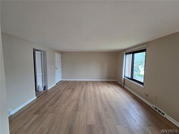 4th image of 55 Greenwich Dr APT 4