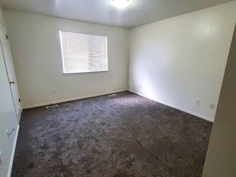 692 N 400 W #692 — Photo 11
