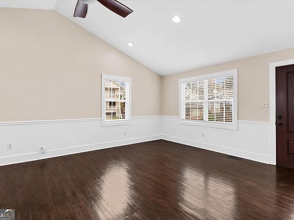 5th image of 3268 Mae Ave NE
