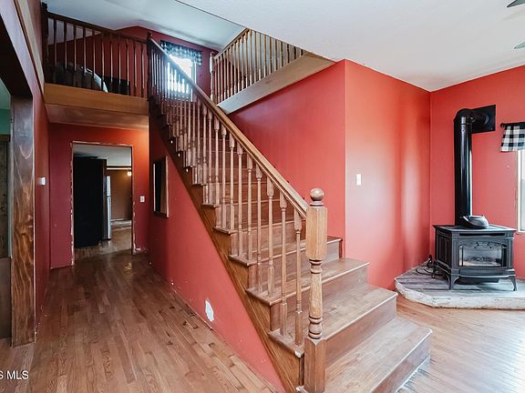 4th image of 449 Frederick St