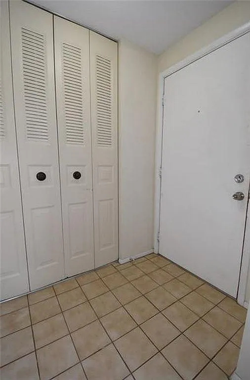 3 bed, 1.5 bath, 1340 sqft, $1,700 — Photo 2