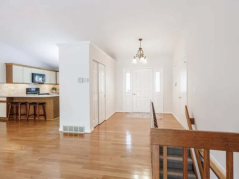 30 Cambridge Ct — Photo 5