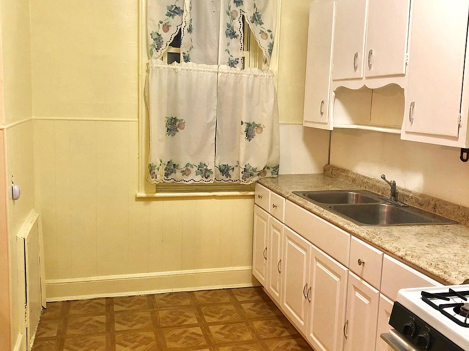 2nd image of 114 Sheridan Ave #2