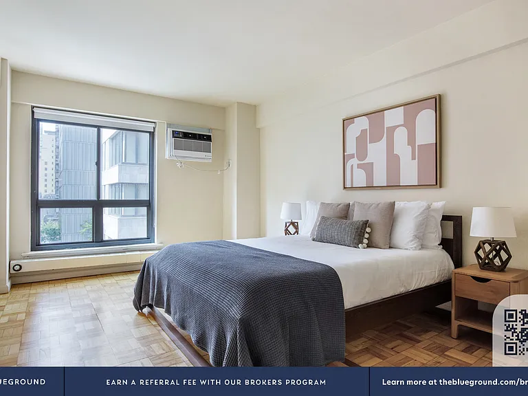 300 E 51st St #9B — Photo 8