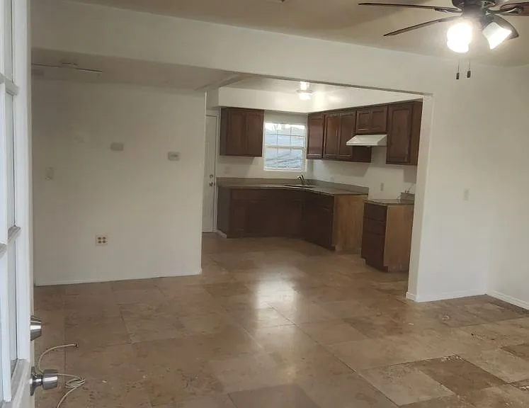 12241 Peach St — Photo 2
