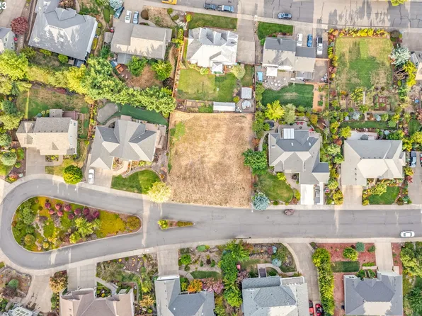 702 NW Morning View Ct, McMinnville, OR 97128