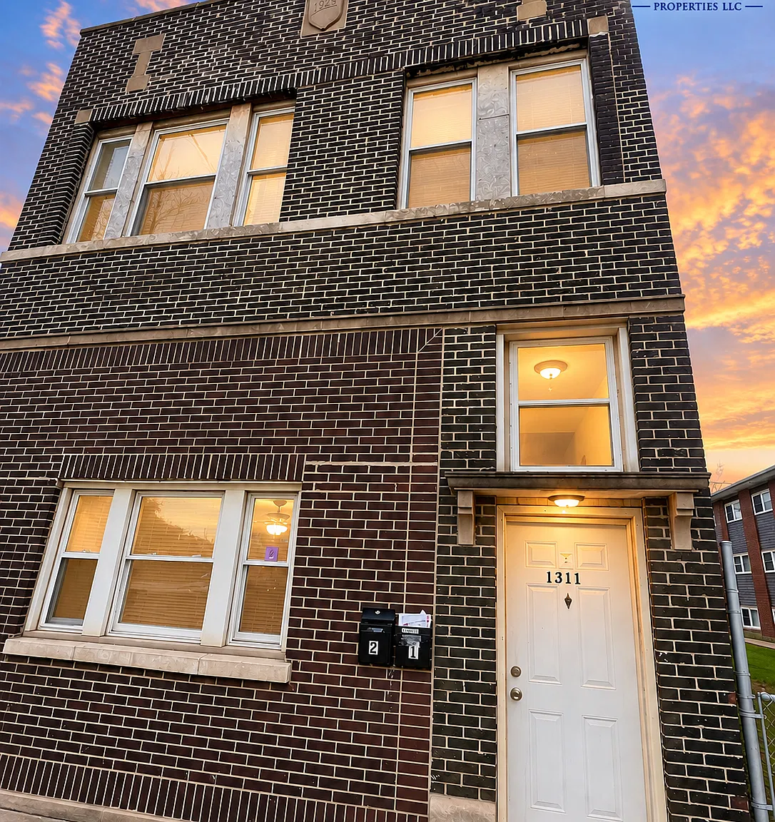 3 bed, 1.5 bath, 1056 sqft, $1,350 — Photo 3