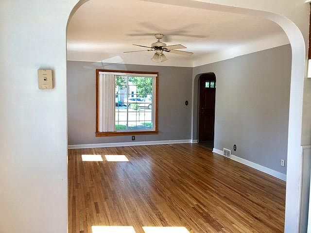 Spacious living room
