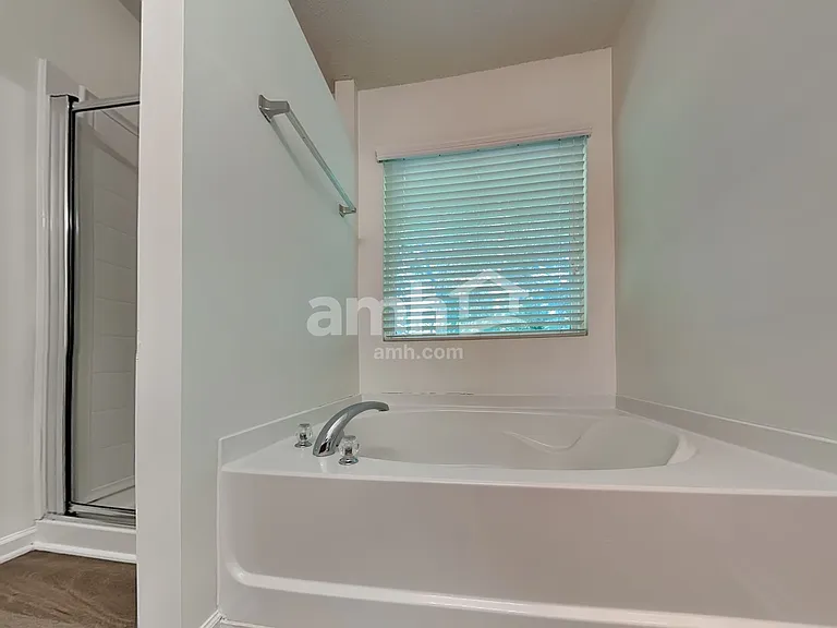 37 Valleyfield Dr — Photo 11