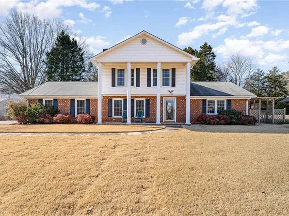 2306 Vincent Rd, Winston Salem, NC 27106