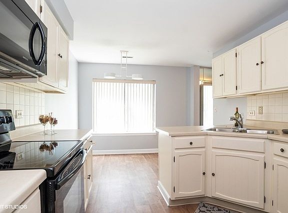 4th image of 3050 Pheasant Creek Dr APT 104