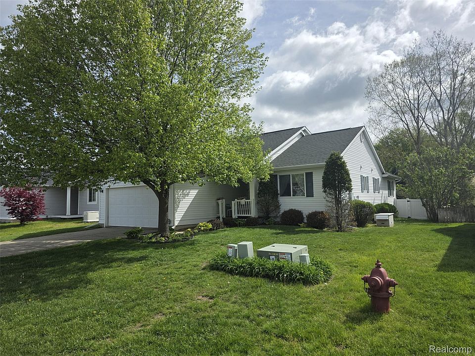1st image of 600 Winding River Dr