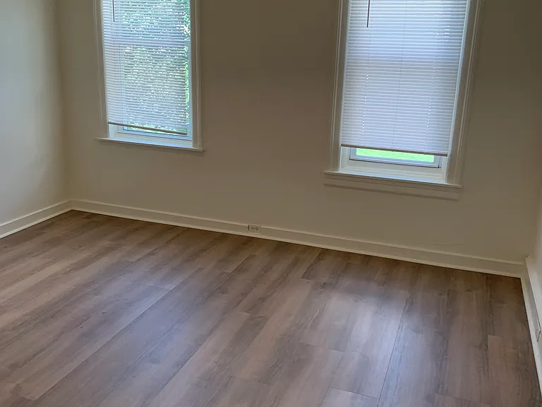 1142 Princess Ave — Photo 10
