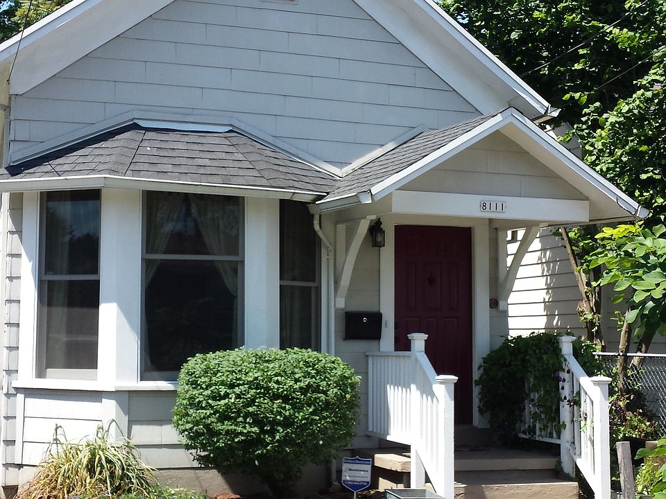2nd image of 8111 SE 11th Ave