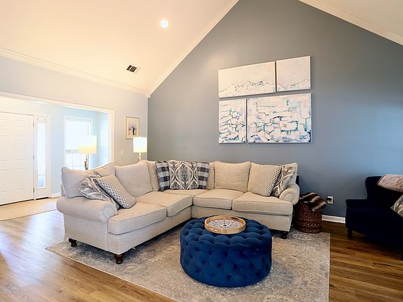 3rd image of 118 Peyton Cir