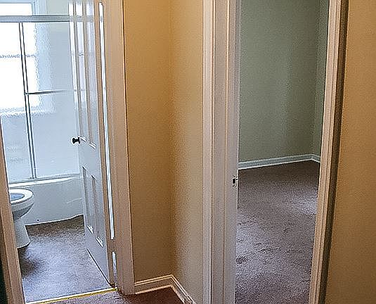 4th image of 810 E 256th St
