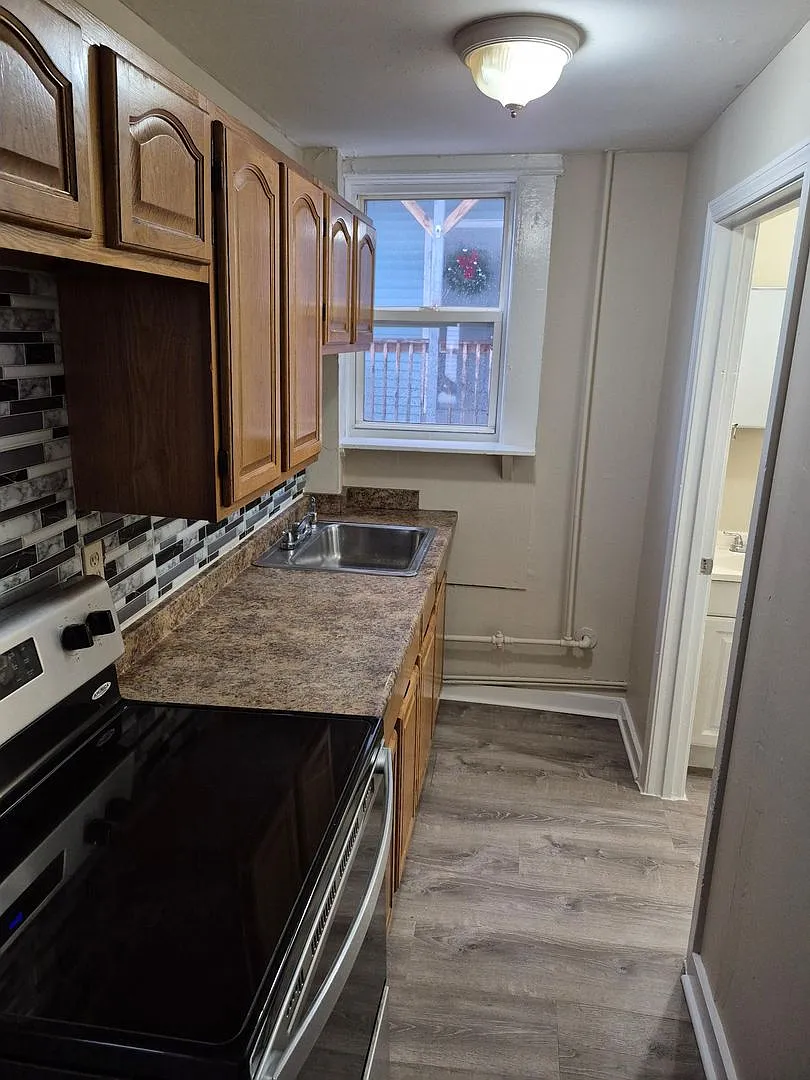 371 Manchester Street — Photo 1