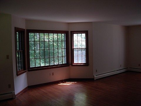 Living Room w Bay Window