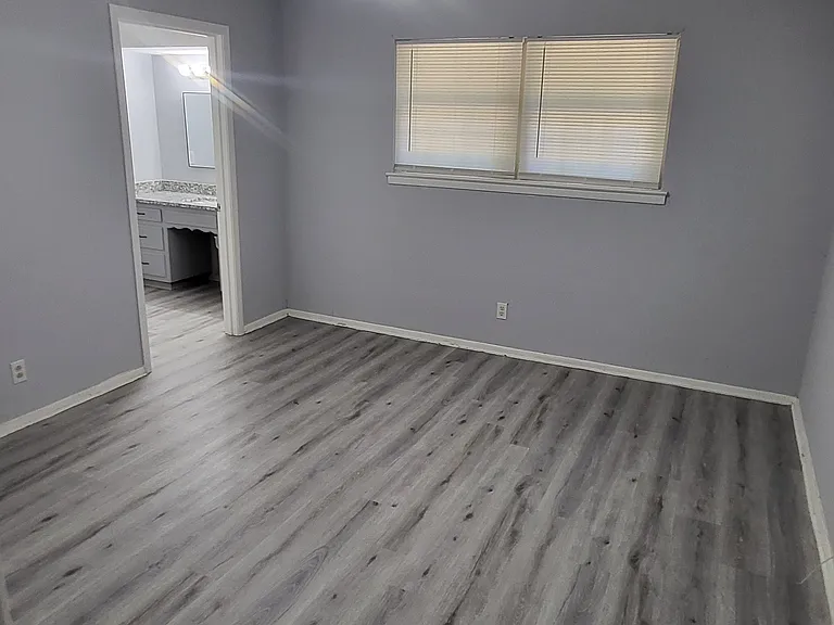 2441 Robert Burns Dr — Photo 12