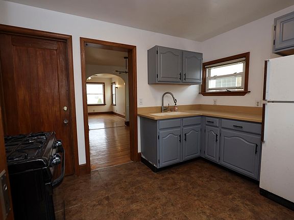 4th image of 320 Washington Ave #L