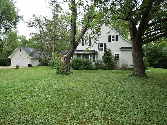 3rd image of 1720 Desoto St N