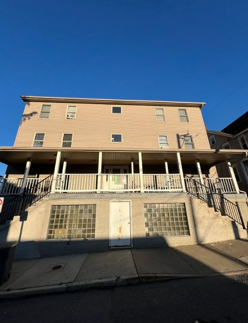 201-215 1st Street — Photo 1