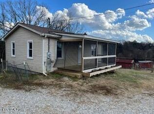 320 Welcome Ln, Strawberry Plains, TN 37871