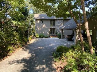 5399 Gunpowder Dr, Hickory, NC 28601