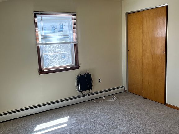 3rd image of 1030 Fox Chase Rd APT 2