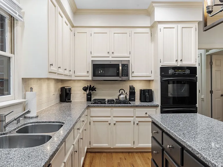 5008 Wood Valley Dr — Photo 8