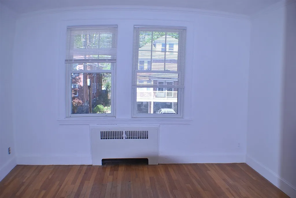 4 bed, 1.0 bath, 1412 sqft, $4,000 — Photo 3