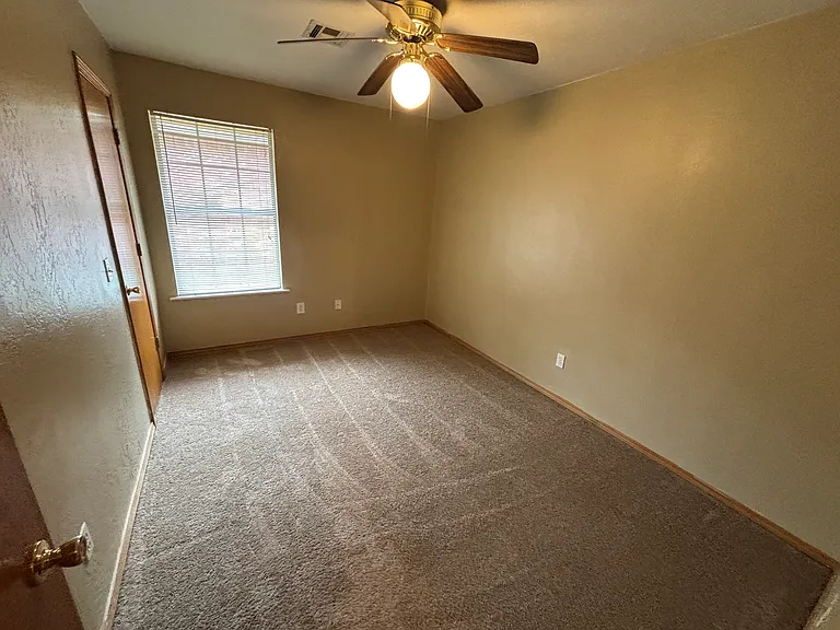 2121 N Burdick St — Photo 8