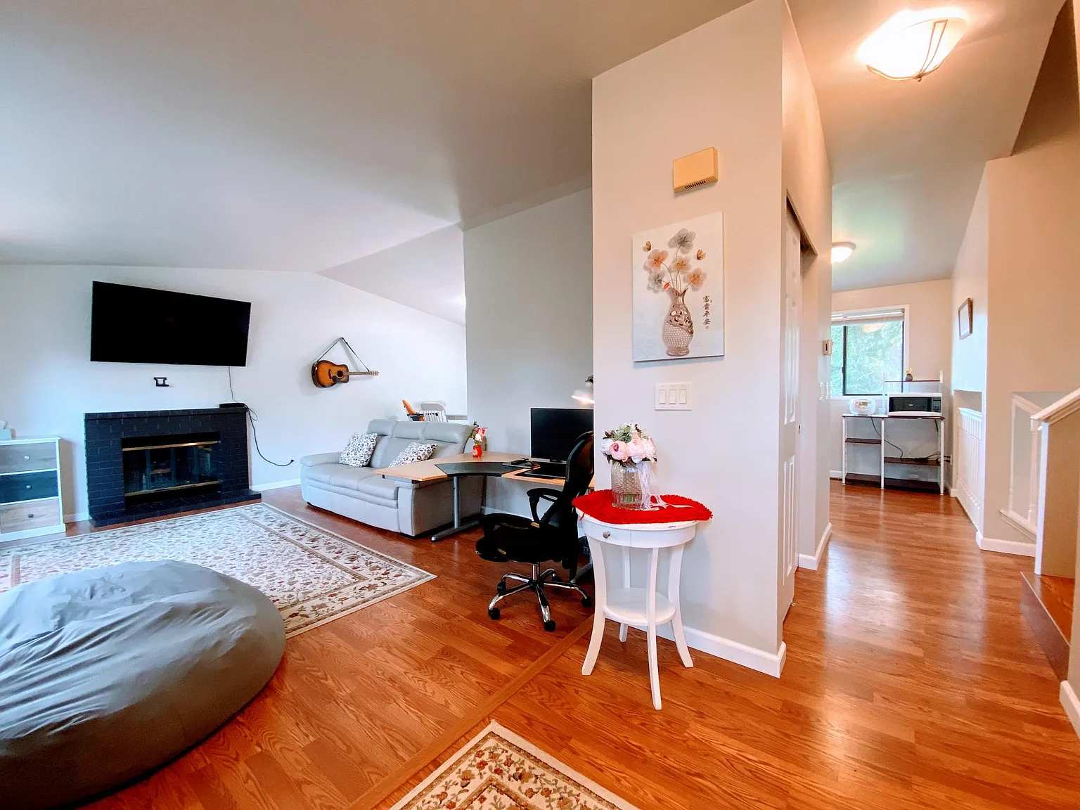 3 bed, 2.5 bath, 1650 sqft, $3,300 — Photo 2
