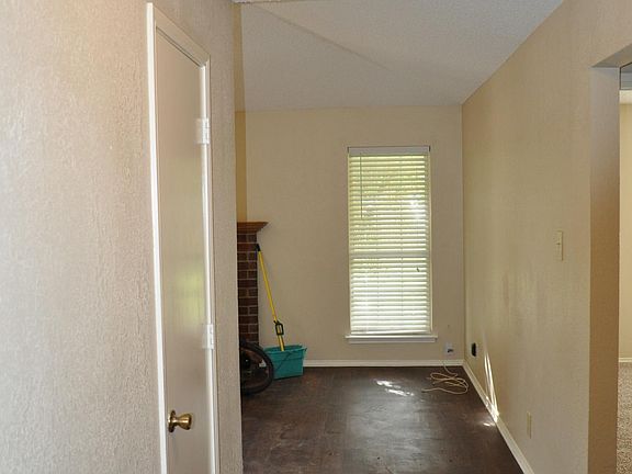 3rd image of 285 Casie Ct