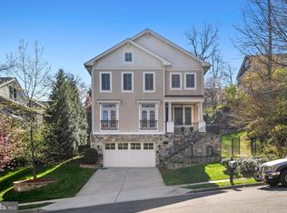 2355 N Lincoln St, Arlington, VA 22207