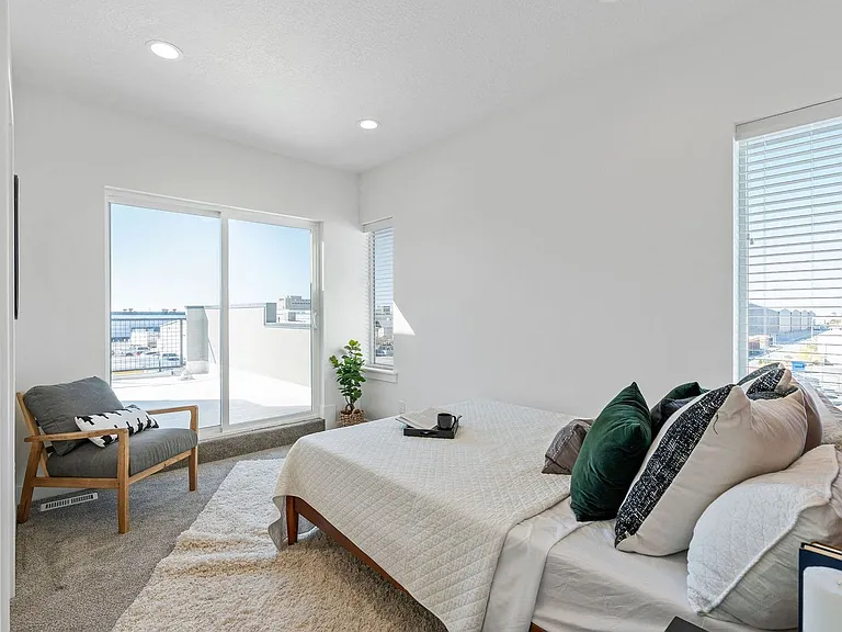 Central Heights Townhomes — Photo 33
