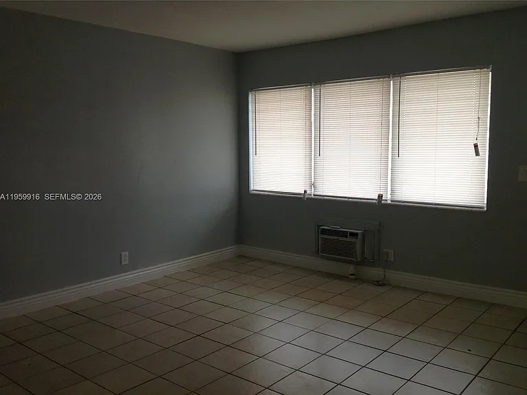 280 SW 11th Ave #5 — Photo 6