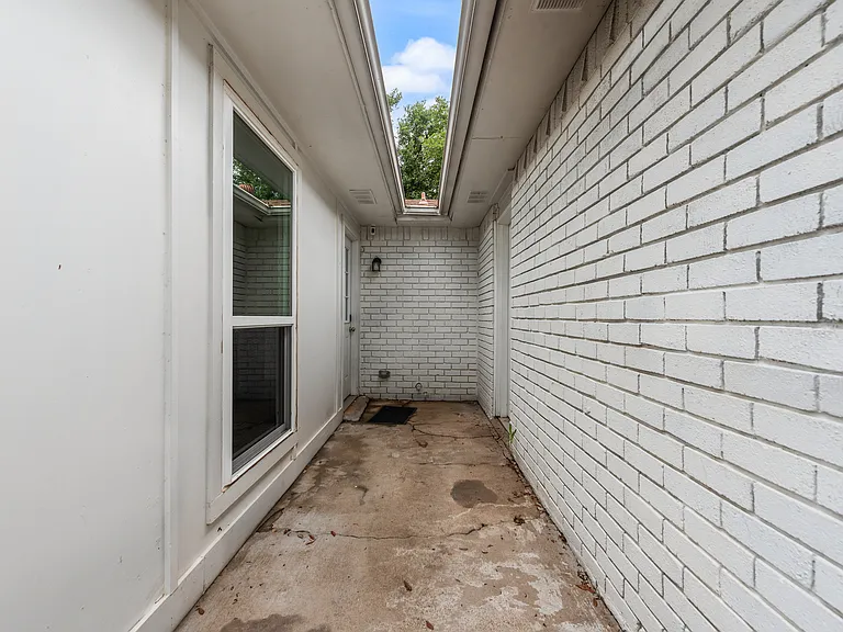 4924 Wagner Dr — Photo 24