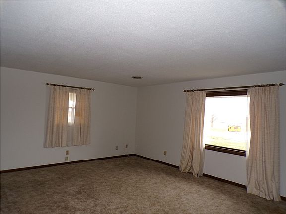 3rd image of 199 County Road 1500n