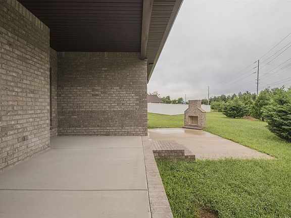 3rd image of 46 Cedar Retreat Dr