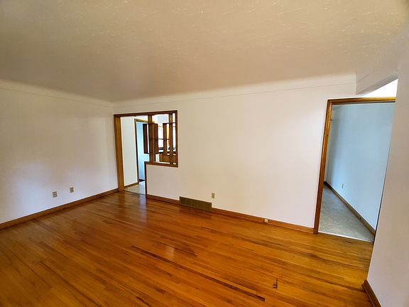 4th image of 1622 Pin Oak Dr