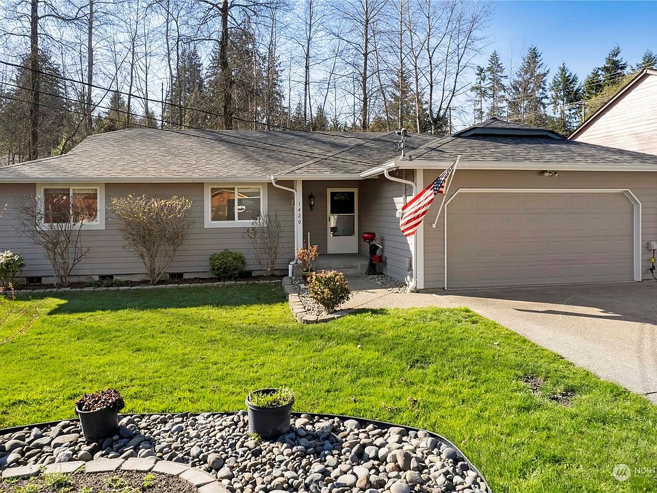 Nestled in a serene, secluded neighborhood, this beautifully renovated 3-bedroom home offers a perfect blend of comfort and convenience.>