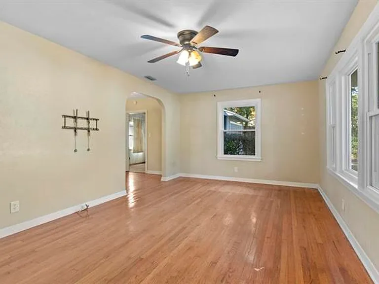 1216 Carraway St — Photo 4