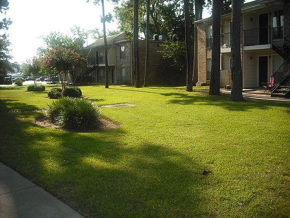 Enjoy our green space here at Carriage Woods.