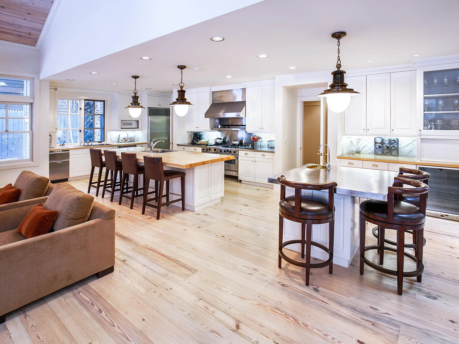 5 bed, 6.5 bath, 4824 sqft, $125,000 — Photo 2