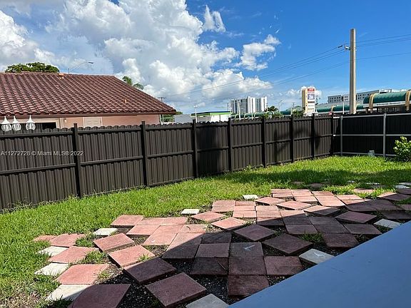 3rd image of 10951 W Flagler St
