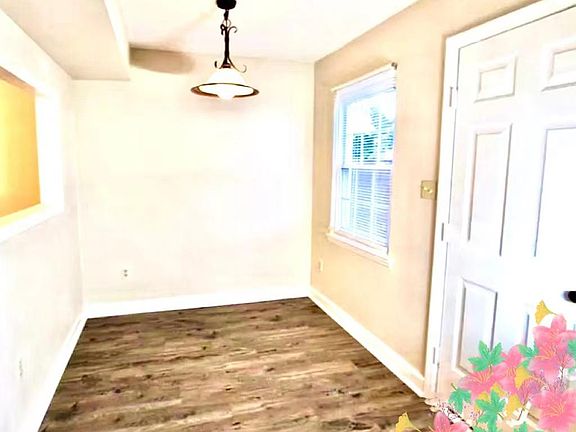 4th image of 10923 Park Rd