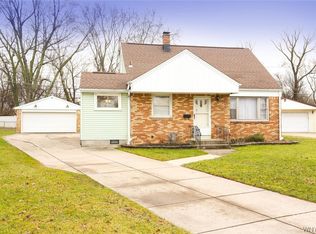 142 Cathedral Ln, Cheektowaga, NY 14225